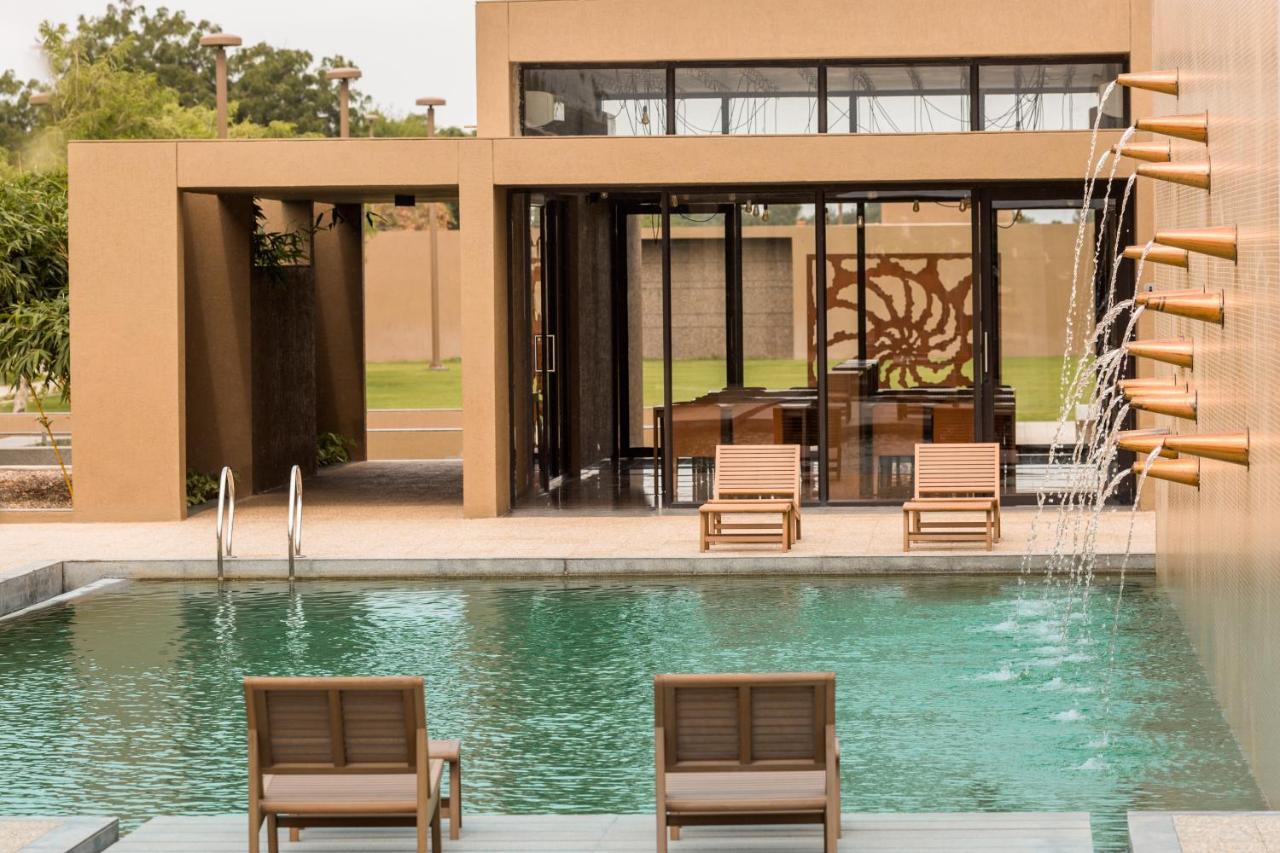 Life At Repose- Lake Villas Resort & Club Chor Warodra المظهر الخارجي الصورة