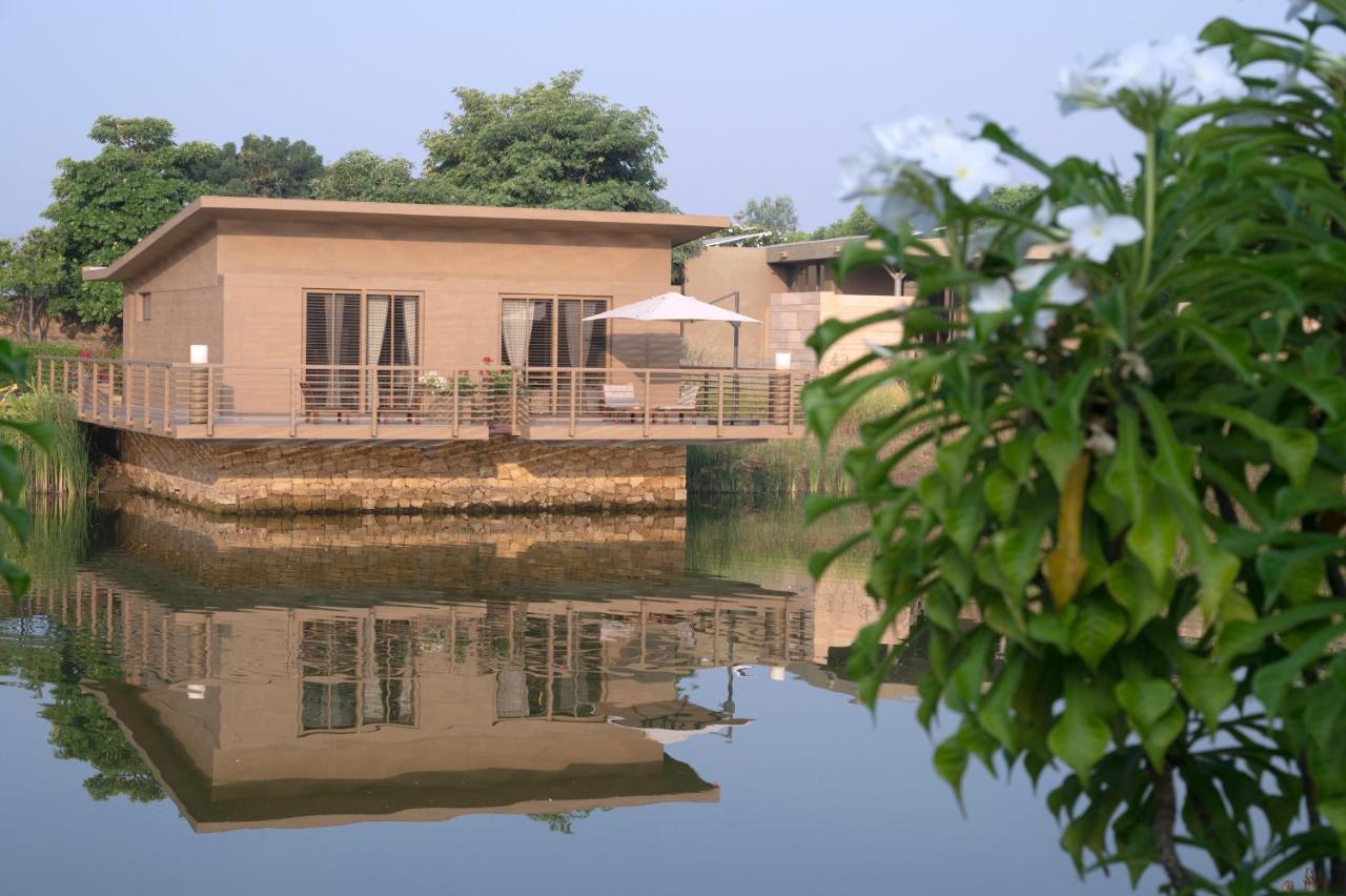 Life At Repose- Lake Villas Resort & Club Chor Warodra المظهر الخارجي الصورة