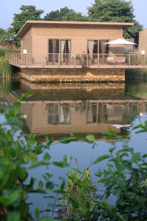 Life At Repose- Lake Villas Resort & Club Chor Warodra المظهر الخارجي الصورة